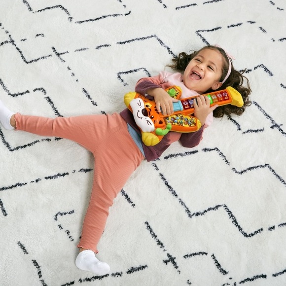 V-Tech Guitar - Picture 4 of 8